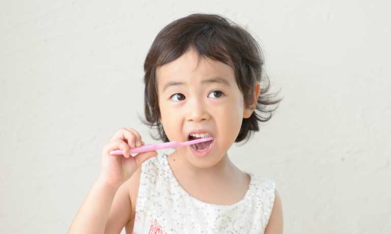 子供の歯磨きの様子
